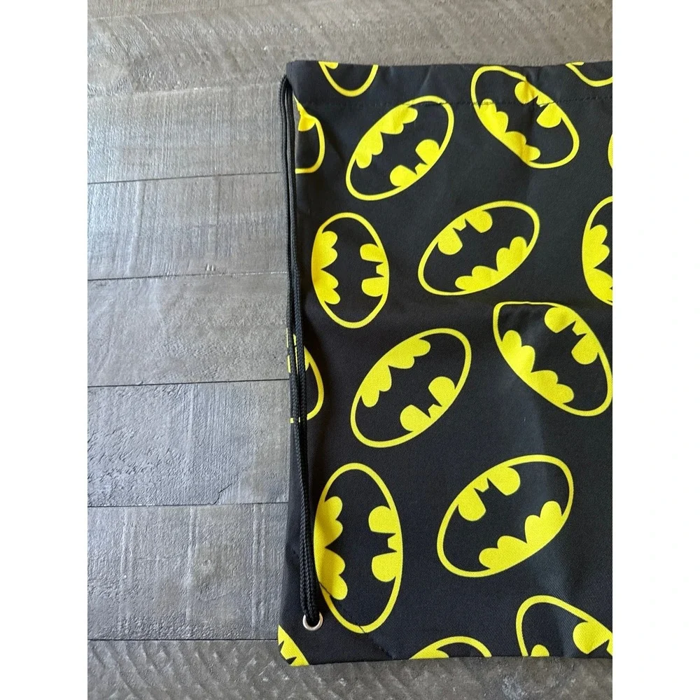 NWOT BATMAN Logo Pattern 17